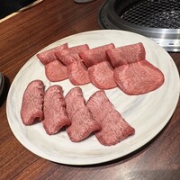 士士 - 