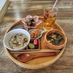 ごはんとおそうざい LINDA - 日替わりおかゆの朝食セット(ご飯少なめ)
