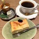 バンチオブピオニース - チーズケーキとホットコーヒー