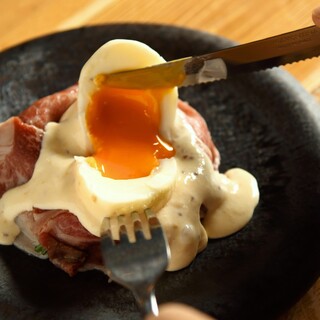 肉と酒に合わせたバルならではの心が躍る一品