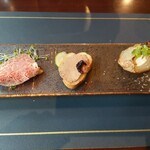 Restaurant & Bar THE KING GEORGE - 前菜、ローストビーフ　レバーパテ(バケット付き)　玉ねぎグリル