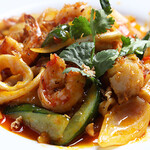 海老とイカのレモングラスチリ炒め