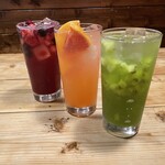 炭火焼き鳥 楽 - ドリンク写真:楽のオリジナルサワー！
果肉が入っていて美味しいです！