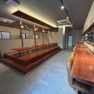 多彩なお席が揃う広々とした空間で、ゆったりとしたひとときを