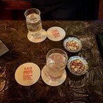 バー デイサイト - テーブル席へ