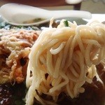 大亀食堂 - 麺はこんな感じ　茹で過ぎ気味で残念