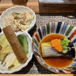 料理茶屋いそ - 小鉢、お漬け物、ナスの煮浸し