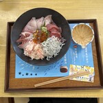 小田原漁港 とと丸食堂 - 能登応援7種堪能丼