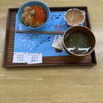 小田原漁港 とと丸食堂 - うにいくら贅沢小丼、青のり汁