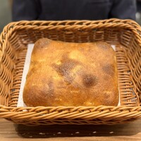 Rooots Nakanoshima - 焼き立ての自家製パン