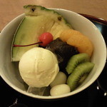 クリームあんみつのアップです。