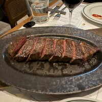 THE UPPER - 国産牛ステーキ400g 12000円　熱々鉄板！レアが◎