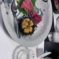 三ツ寺筋 秀月 - 殻付きウニ。珍しい。 三ツ寺筋 秀月 - 殻付きウニ。珍しい。