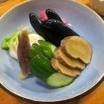 酒どこ べらぼう - 漬物盛り合わせです。