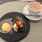 リストランテ ユノ - 本日のおまかせデザート盛合わせ　小、ブレンドコーヒー