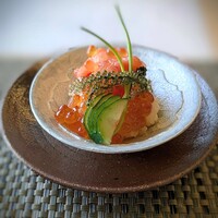 日本料理 吉祥 来間島店 - 本鮪、イクラのマイクロ丼。これはパスしてしまいましたが、美味しかったそうです。