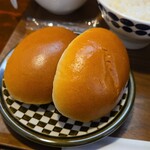 キッチン ブルー グローブ - ロールパンのアップ