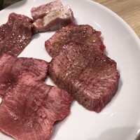日本橋 焼肉 正剛 - 塩ものでタン、ツラミ、豚トロ