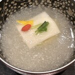 もちづき - 牡蠣　真丈　蕪のスリ流し　三つ葉　くこのみ