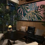 AiNA ORGANIC KITCHEN  - ソファー席(夜)