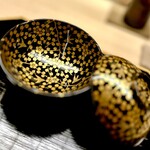 道人 - 梅に鶯が描かれた美しい黄金色のお椀