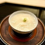 道人 - ①淡路産海老芋の蕪餡掛け
      〜海老芋を擦りおろし団子状にして、優しい蕪の餡掛けと合わせたなんとも京都らしい逸品