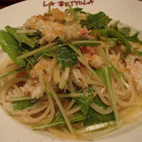  ラ･ベットラ･ダ･オチアイ イケブクロ - ズワイガニ、からすみ、水菜入り アーリオオーリオ スパゲッティ