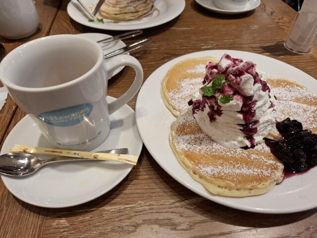 hawaiianpancakeページ 朝食にもおすすめのパンケーキプレート🥞 たまごやサラダなど