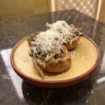 一億円で居酒屋建ててみた。億万鳥者 - 信玄鶏砂肝とキノコのブルスケッタ