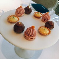ベージュ アラン・デュカス 東京 - 