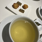 フランス料理 ル・クール - ハーブティと小菓子