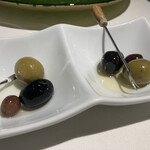 フランス料理 ル・クール - 突き出し？のオリーブ