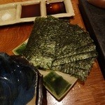 大塚 みや穂 - 雲丹を乗せる海苔