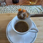 軽井沢リストランテ小林 - イタリア産レンズ豆のスープ、スプーン上げ