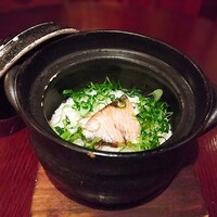 神楽坂 夢二 - 食事　寒鰤土鍋御飯　九条葱　生姜　赤出汁　三つ葉　香の物
