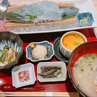 対馬のどぐろとイカ活き造り 博多 魚蔵 都ホテル店 - 