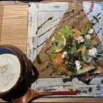 TRIP - スモークサーモンとクリームチーズ･レモン蜂蜜ドレッシングのサラダガレット＆美味しい森の歩き方(ポルチーニなど5種類のきのこのクリームスープ)