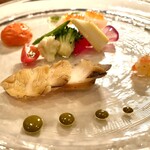 フレンチ ベイ・ビュー - 帆立のミキュイと蝦夷あわび　わさび風味のバジルソースと　肝ソース　