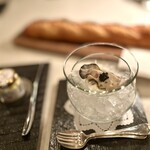 フレンチ ベイ・ビュー - 北海道厚岸産牡蠣のポッシェ　キャビア添え　すだち風味のフロマージュブラン