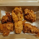 からあげ専門 がブリチキン。 - 料理写真:からあげのサイズにはバラつきがある…。