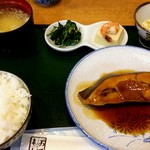 畑屋 - 本日の煮魚セット（カラスカレイ）