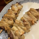 野毛末広 - 鶏皮アップ