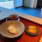 成生 - デザートの干し柿アイスとお茶