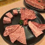焼肉問屋 牛蔵 - 四角のサーロイン、もも、げた、いちぼ(右回り)