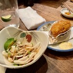 居酒屋 ちょーちょ - ミミガーとカキフライ