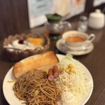 珈蔵 - 焼きそばモーニング+紅茶 1500円