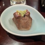 比内地鶏本格焼酎 海舟 - 燻製牛タンの茹でタン仕立て