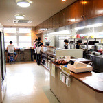 明石食堂 - お店入ってすぐ