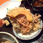 ひさご - 天ぷらを取り分けるためのお皿もついていました