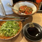 うま屋ラーメン - 料理写真:食べ放題のネギ